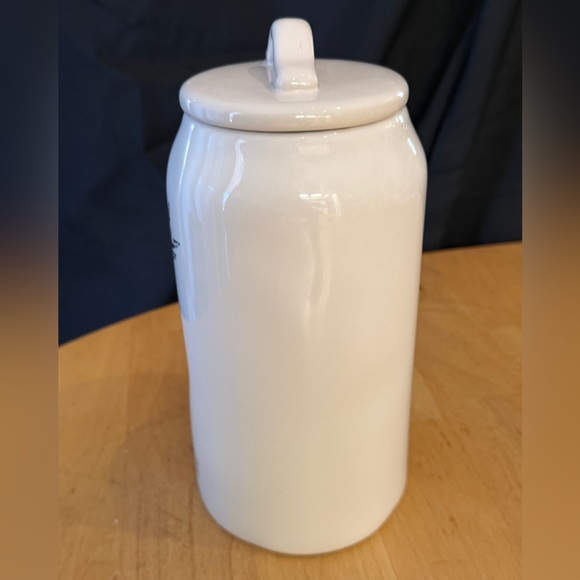 Rae Dunn White Ceramic Farmhouse CRUNCH Carrot Jar With Removable Lid - Picture 4 of 10